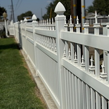 Vinyl-fence-pressure-washing-Tulare-Ca 1