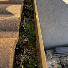 Visalia-Ca-Gutter-cleaning-service 1